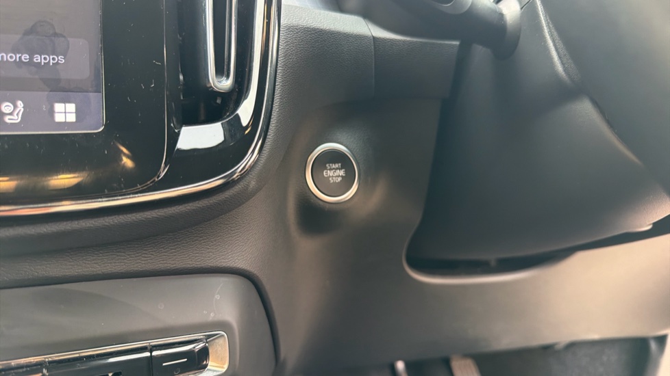 Volvo XC40 2.0 B4P Ultra Black Edition 5dr Auto Petrol Estate - Image 48