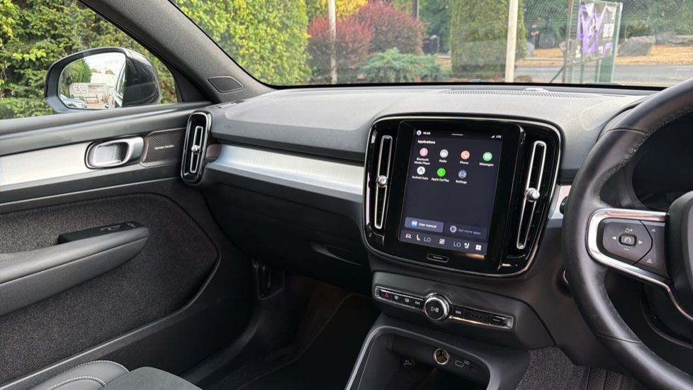 Volvo XC40 2.0 B4P Ultra Black Edition 5dr Auto Petrol Estate - Image 53