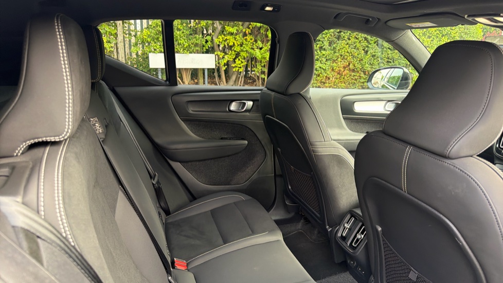 Volvo XC40 2.0 B4P Ultra Black Edition 5dr Auto Petrol Estate - Image 56