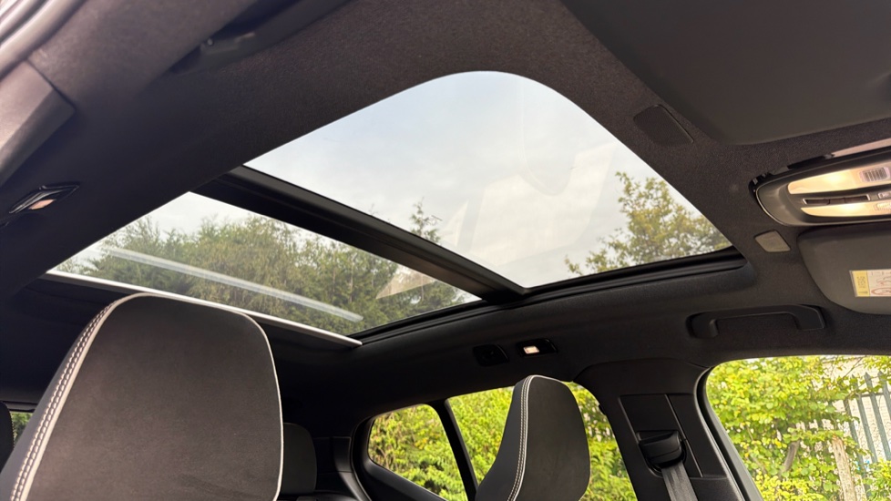 Volvo XC40 2.0 B4P Ultra Black Edition 5dr Auto Petrol Estate - Image 61