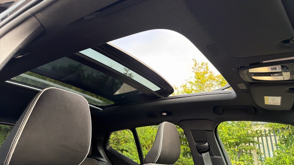Volvo XC40 2.0 B4P Ultra Black Edition 5dr Auto Petrol Estate - Image 62