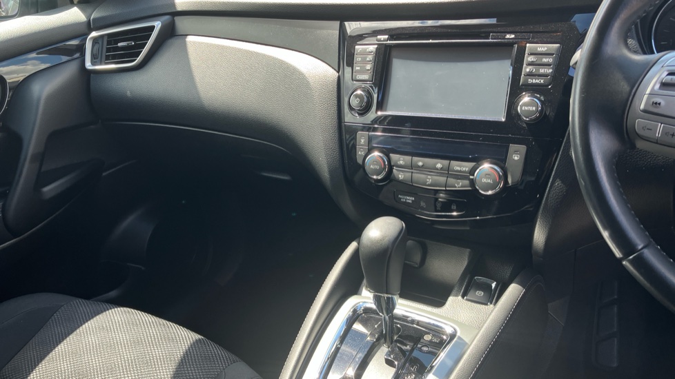 Nissan Qashqai 1.2 DiG-T N-Connecta 5dr Xtronic Petrol Hatchback - Image 14