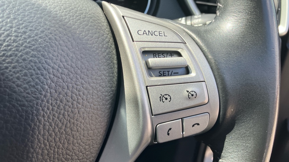 Nissan Qashqai 1.2 DiG-T N-Connecta 5dr Xtronic Petrol Hatchback - Image 21