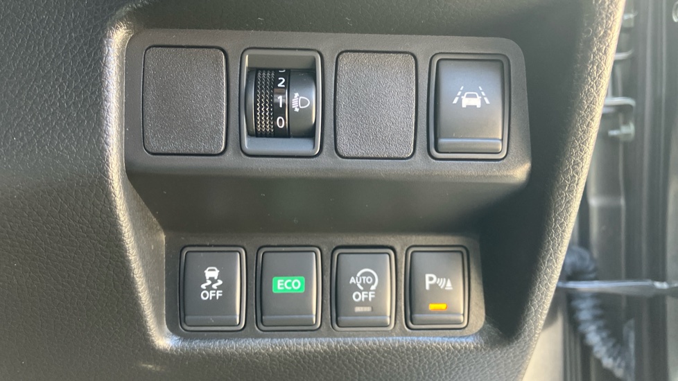 Nissan Qashqai 1.2 DiG-T N-Connecta 5dr Xtronic Petrol Hatchback - Image 23