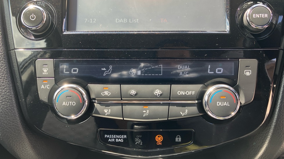 Nissan Qashqai 1.2 DiG-T N-Connecta 5dr Xtronic Petrol Hatchback - Image 24