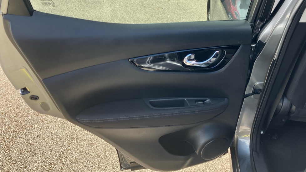 Nissan Qashqai 1.2 DiG-T N-Connecta 5dr Xtronic Petrol Hatchback - Image 29