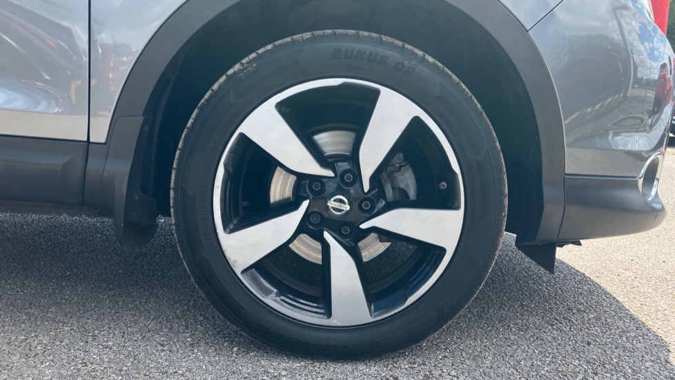 Nissan Qashqai 1.2 DiG-T N-Connecta 5dr Xtronic Petrol Hatchback - Image 33