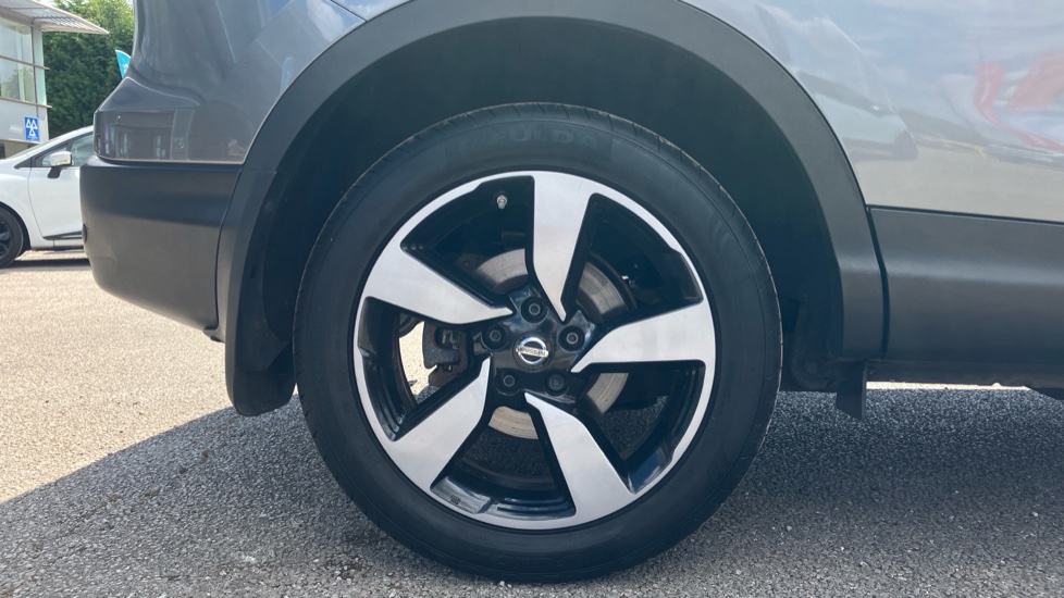 Nissan Qashqai 1.2 DiG-T N-Connecta 5dr Xtronic Petrol Hatchback - Image 34