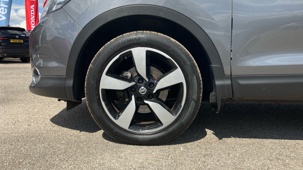 Nissan Qashqai 1.2 DiG-T N-Connecta 5dr Xtronic Petrol Hatchback - Image 36