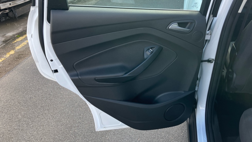 Ford C-MAX 1.0 EcoBoost 125 Titanium 5dr Petrol Estate - Image 32