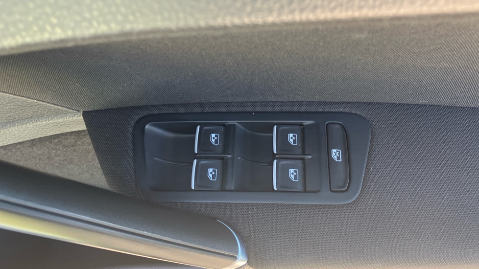 Volkswagen Golf 1.5 TSI EVO 150 R-Line 5dr Petrol Hatchback - Image 26