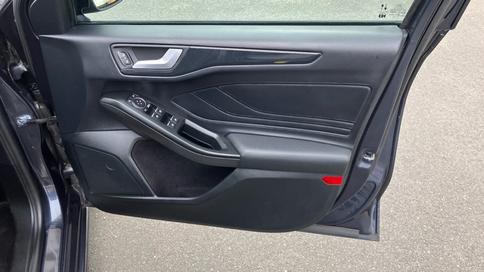 Ford Focus 1.0 EcoBoost 125 ST-Line X 5dr Auto Petrol Hatchback - Image 30