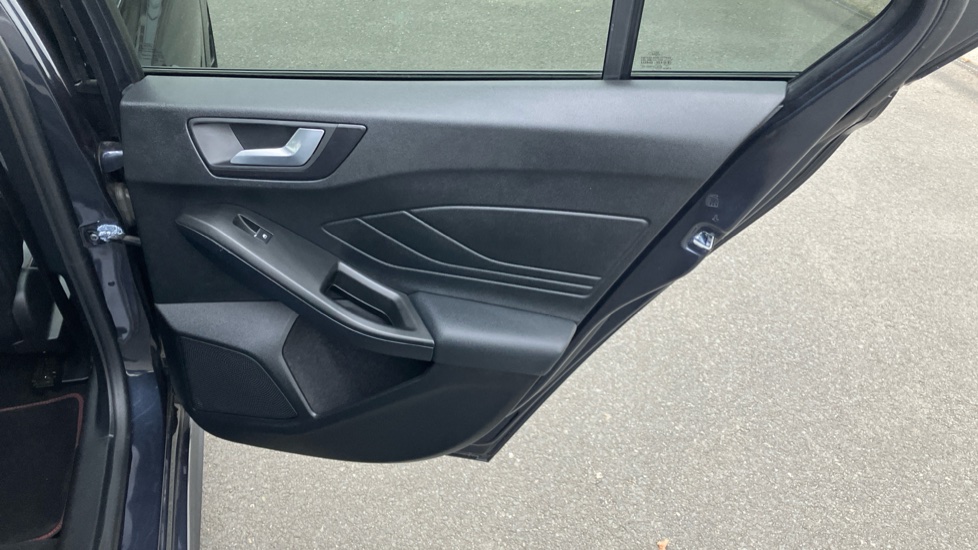 Ford Focus 1.0 EcoBoost 125 ST-Line X 5dr Auto Petrol Hatchback - Image 31