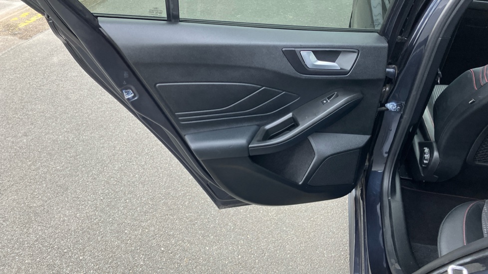 Ford Focus 1.0 EcoBoost 125 ST-Line X 5dr Auto Petrol Hatchback - Image 32