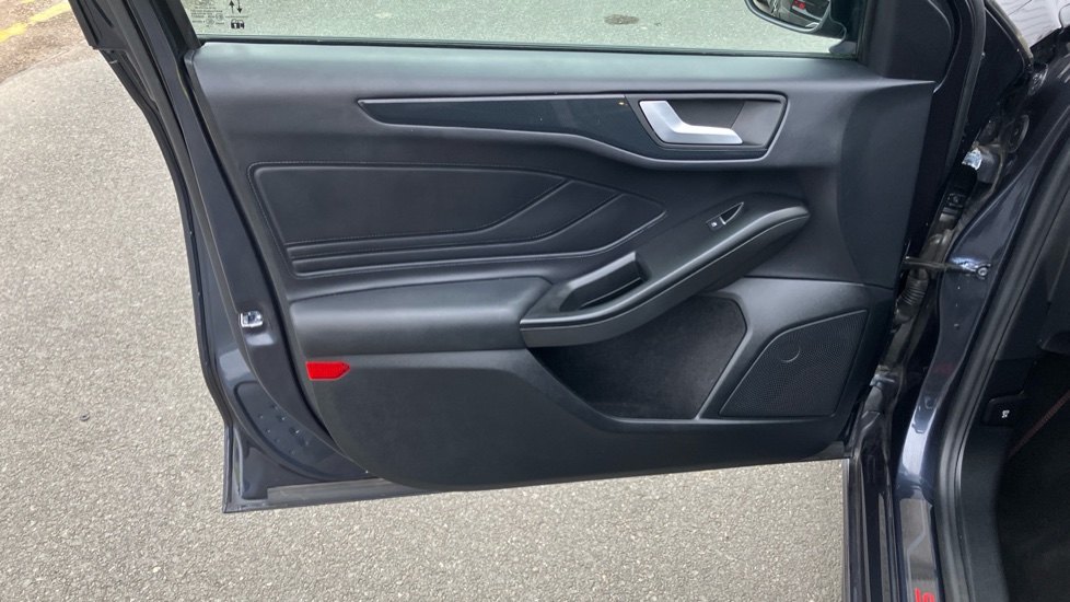 Ford Focus 1.0 EcoBoost 125 ST-Line X 5dr Auto Petrol Hatchback - Image 33