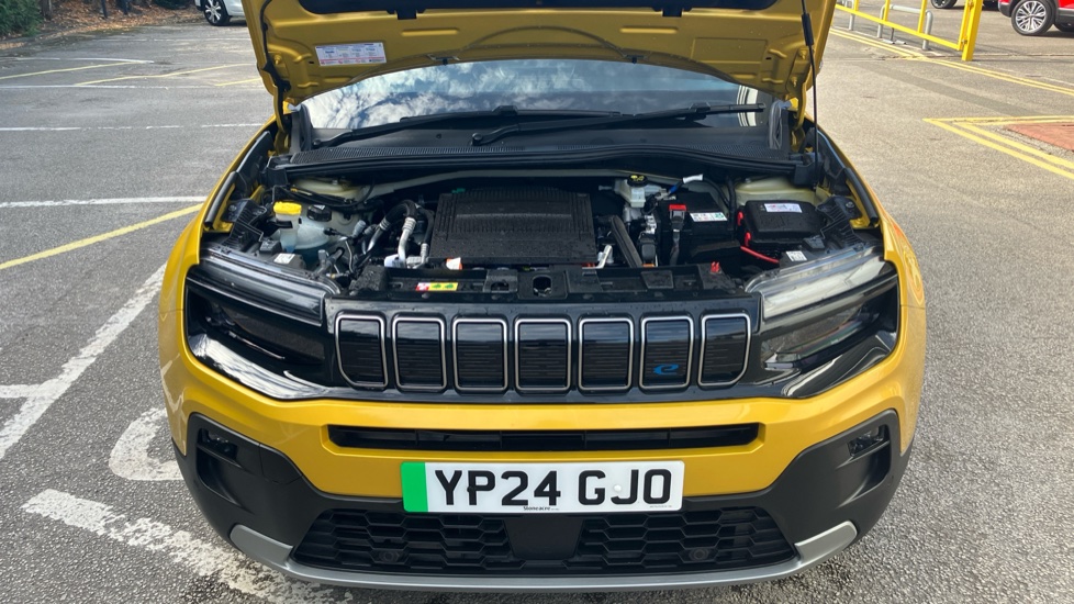 Jeep Avenger 115kW First Edition 54kWh 5dr Auto Electric Hatchback - Image 8