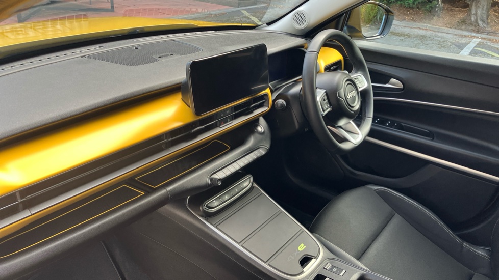 Jeep Avenger 115kW First Edition 54kWh 5dr Auto Electric Hatchback - Image 9