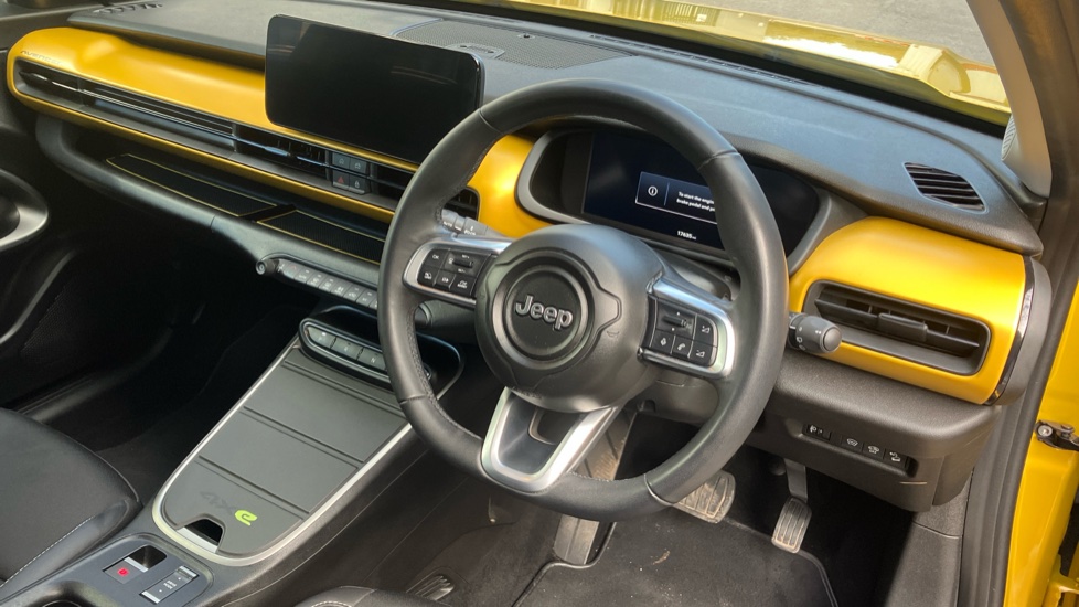 Jeep Avenger 115kW First Edition 54kWh 5dr Auto Electric Hatchback - Image 11