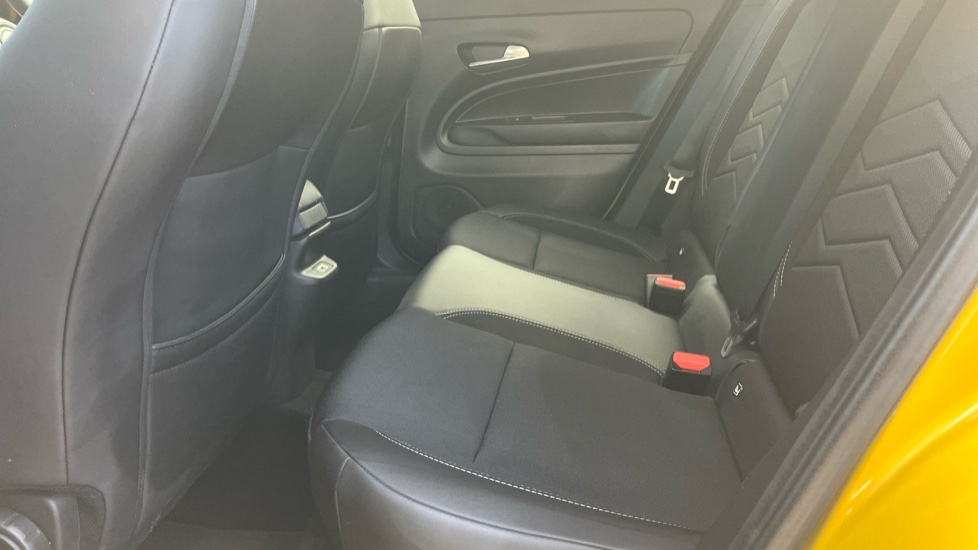 Jeep Avenger 115kW First Edition 54kWh 5dr Auto Electric Hatchback - Image 16