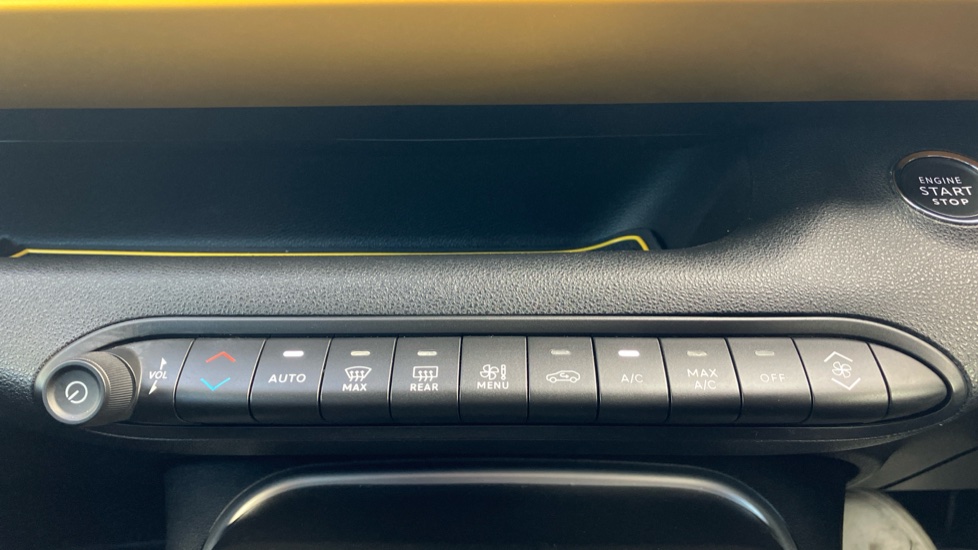 Jeep Avenger 115kW First Edition 54kWh 5dr Auto Electric Hatchback - Image 24