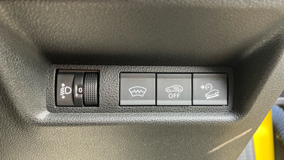 Jeep Avenger 115kW First Edition 54kWh 5dr Auto Electric Hatchback - Image 28