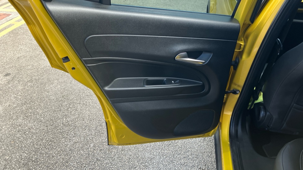 Jeep Avenger 115kW First Edition 54kWh 5dr Auto Electric Hatchback - Image 32