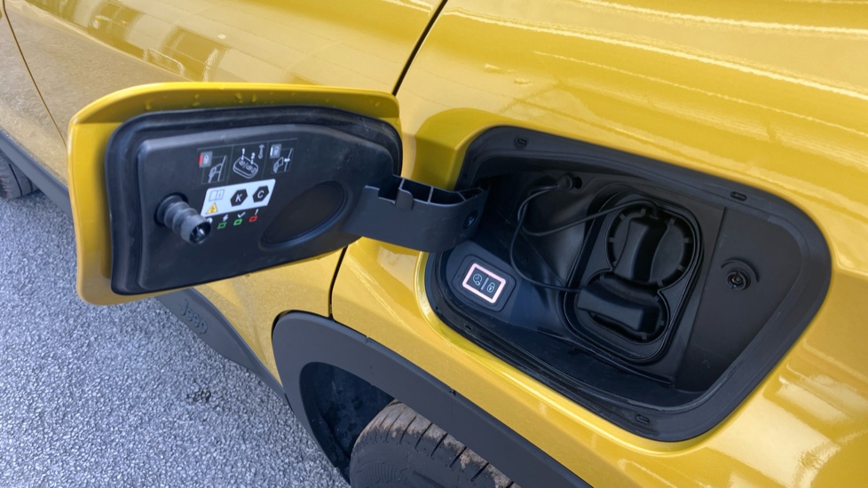 Jeep Avenger 115kW First Edition 54kWh 5dr Auto Electric Hatchback - Image 35