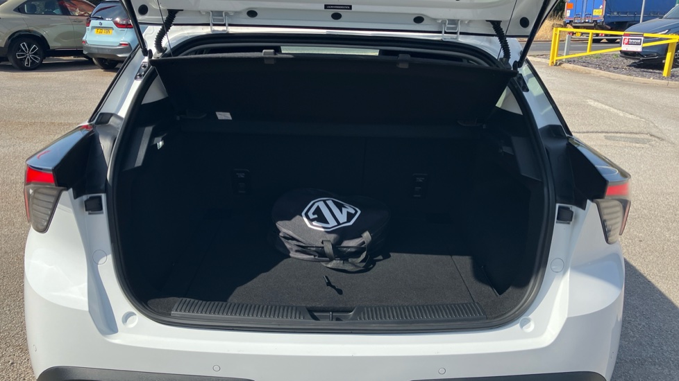 MG MG4 150kW Trophy EV Long Range 64kWh 5dr Auto Electric Hatchback - Image 4
