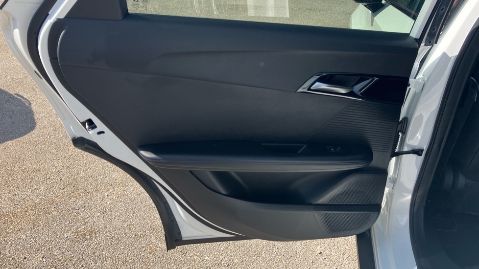 MG MG4 150kW Trophy EV Long Range 64kWh 5dr Auto Electric Hatchback - Image 30