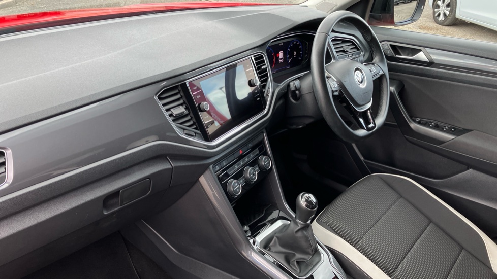 Volkswagen T-Roc 1.5 TSI EVO SEL 5dr Petrol Hatchback - Image 9