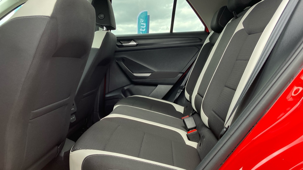 Volkswagen T-Roc 1.5 TSI EVO SEL 5dr Petrol Hatchback - Image 16