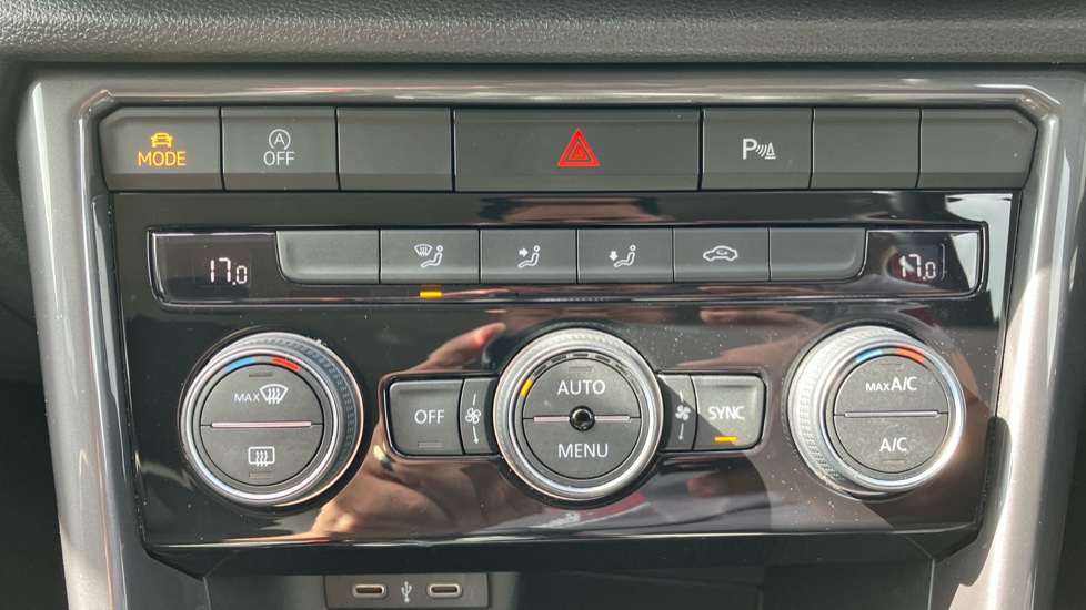 Volkswagen T-Roc 1.5 TSI EVO SEL 5dr Petrol Hatchback - Image 23