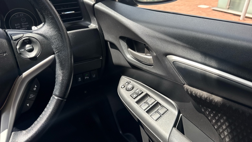 Honda Jazz 1.3 i-VTEC EX Navi 5dr CVT Petrol Hatchback - Image 32
