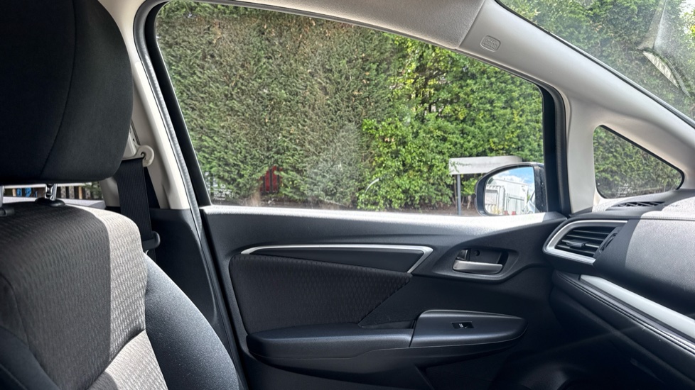 Honda Jazz 1.3 i-VTEC EX Navi 5dr CVT Petrol Hatchback - Image 34