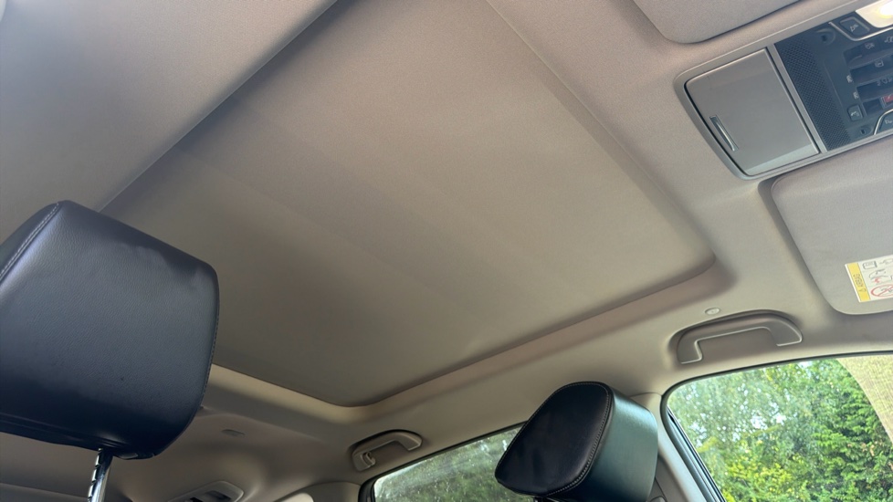 Honda CR-V 1.5 VTEC Turbo EX 5dr Petrol Estate - Image 37