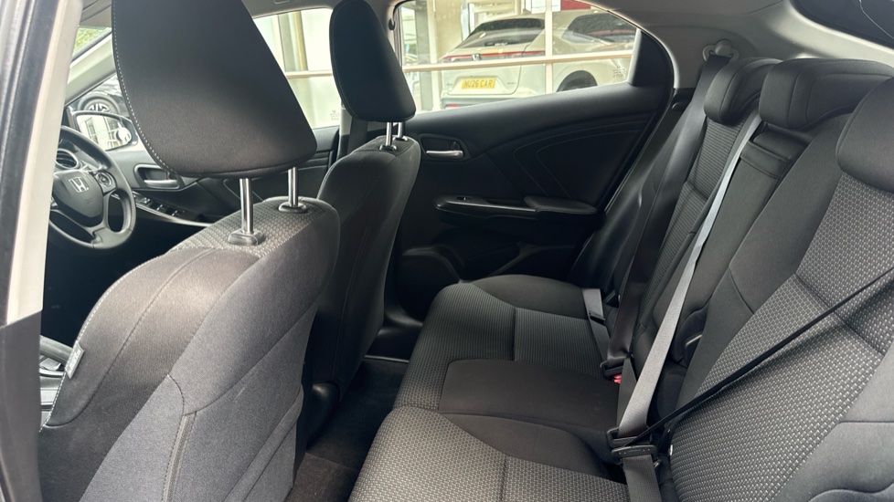 Honda Civic 1.8 i-VTEC SE Plus 5dr [Nav] Petrol Hatchback - Image 16