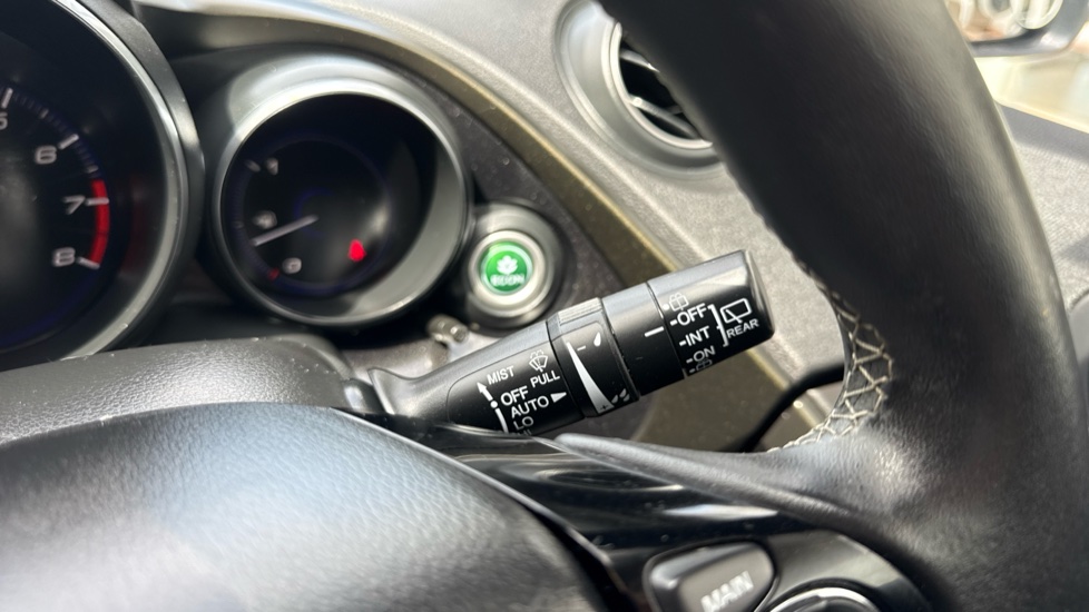 Honda Civic 1.8 i-VTEC SE Plus 5dr [Nav] Petrol Hatchback - Image 30