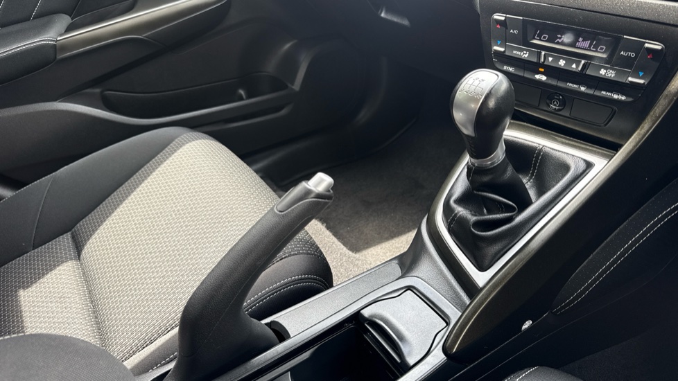 Honda Civic 1.8 i-VTEC SE Plus 5dr [Nav] Petrol Hatchback - Image 34