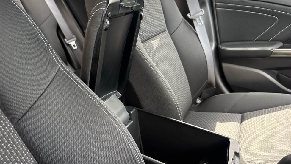 Honda Civic 1.8 i-VTEC SE Plus 5dr [Nav] Petrol Hatchback - Image 37