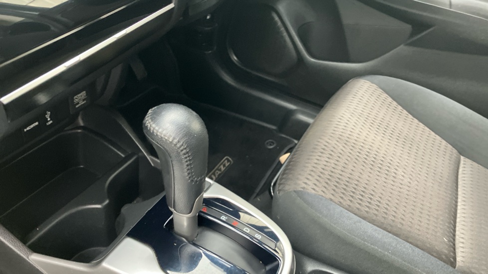 Honda Jazz 1.3 i-VTEC EX Navi 5dr CVT Petrol Hatchback - Image 13