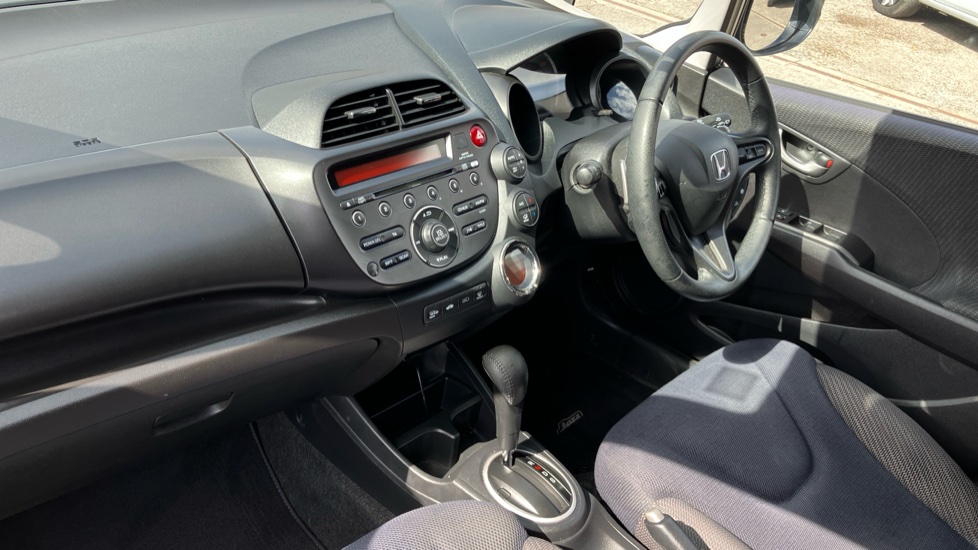 Honda Jazz 1.4 i-VTEC ES Plus 5dr CVT Petrol Hatchback - Image 9
