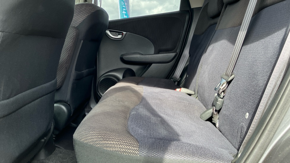 Honda Jazz 1.4 i-VTEC ES Plus 5dr CVT Petrol Hatchback - Image 16