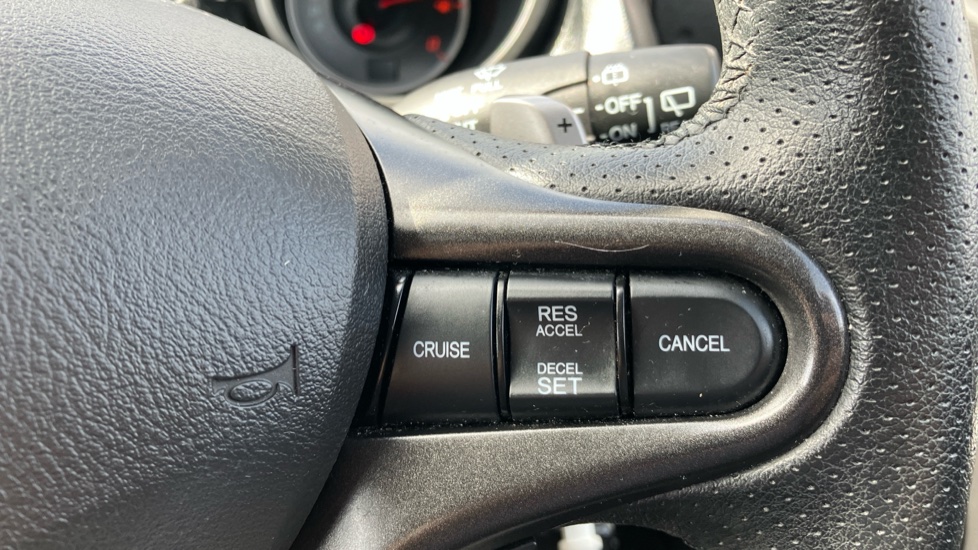 Honda Jazz 1.4 i-VTEC ES Plus 5dr CVT Petrol Hatchback - Image 21