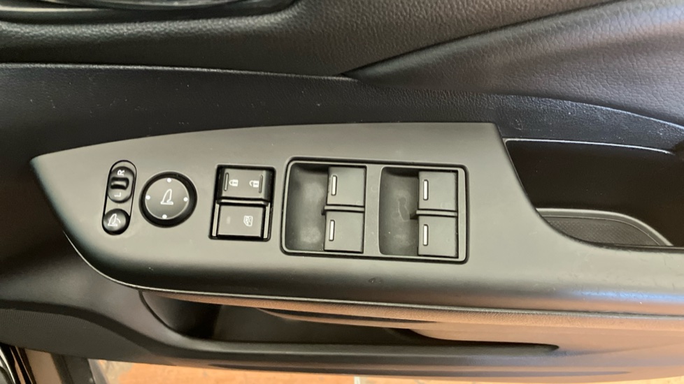 Honda CR-V 2.0 i-VTEC Black Edition 5dr Auto Petrol Estate - Image 29