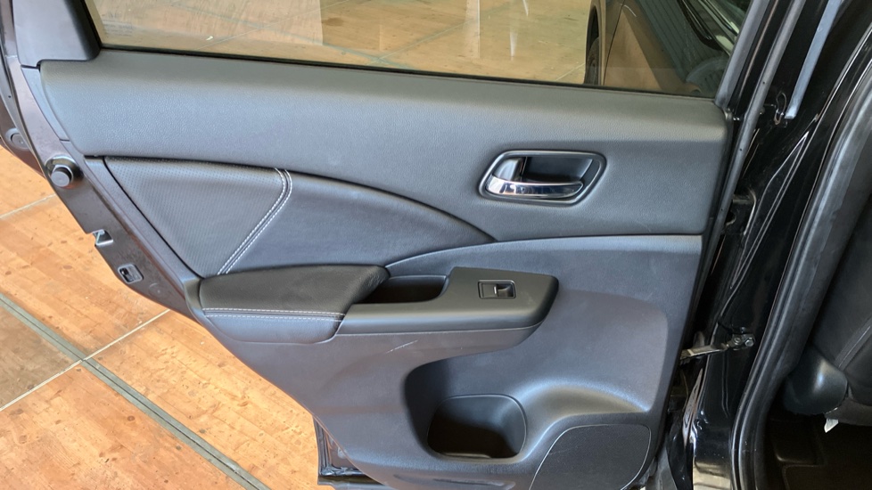Honda CR-V 2.0 i-VTEC Black Edition 5dr Auto Petrol Estate - Image 32
