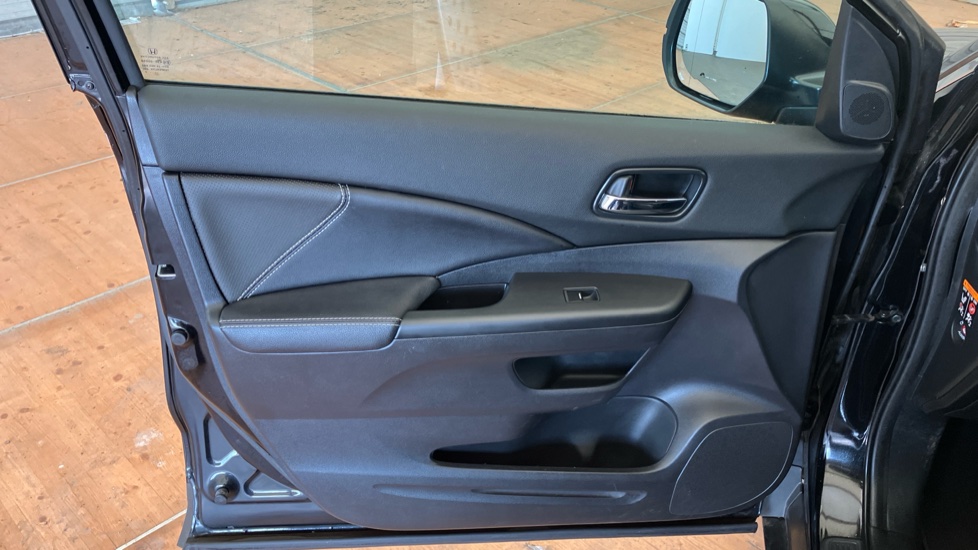 Honda CR-V 2.0 i-VTEC Black Edition 5dr Auto Petrol Estate - Image 33