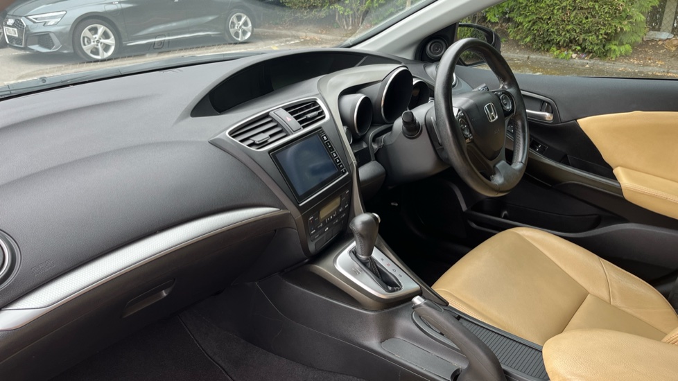 Honda Civic 1.8 i-VTEC SE Plus 5dr Auto [Nav] Petrol Hatchback - Image 9