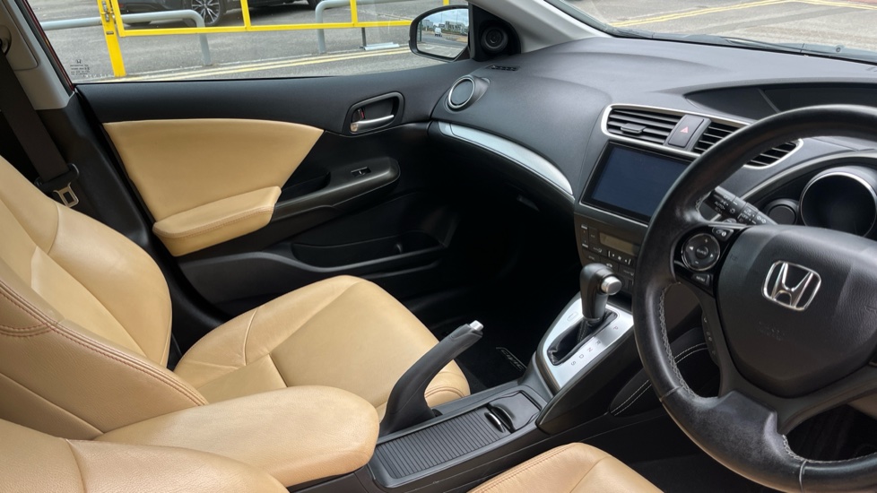 Honda Civic 1.8 i-VTEC SE Plus 5dr Auto [Nav] Petrol Hatchback - Image 14