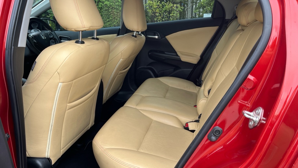 Honda Civic 1.8 i-VTEC SE Plus 5dr Auto [Nav] Petrol Hatchback - Image 16