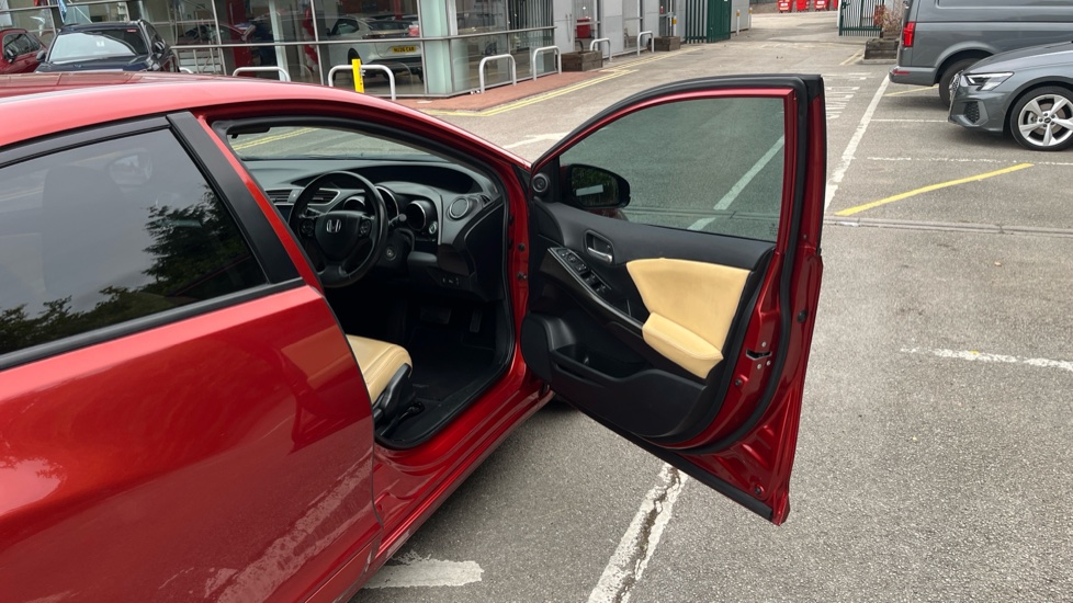 Honda Civic 1.8 i-VTEC SE Plus 5dr Auto [Nav] Petrol Hatchback - Image 32